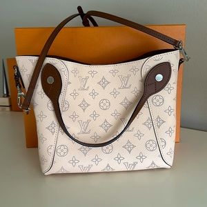 Louis Vuitton Authentic Limited Hina PM in Mahina Crème Shoulder Bag SOLD OUT